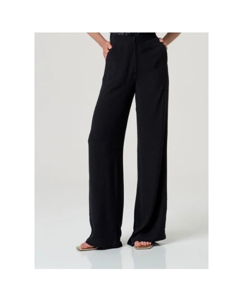 PANTALON RECTO PINZAS CON BOLSILLOS