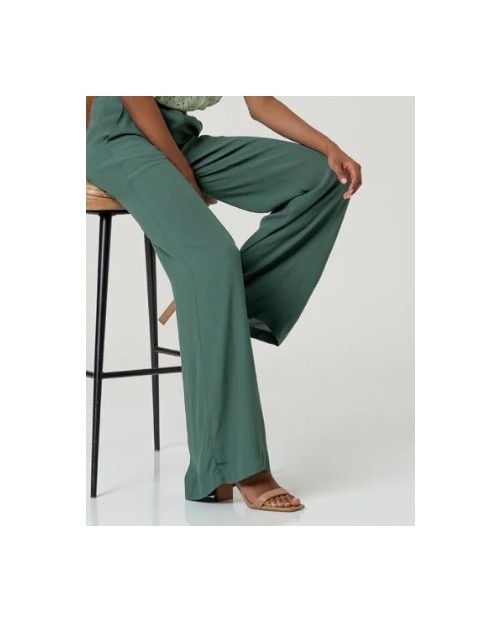 PANTALON RECTO PINZAS CON BOLSILLOS