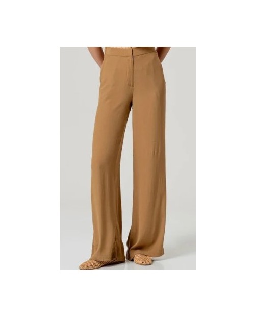 PANTALON RECTO PINZAS CON BOLSILLOS