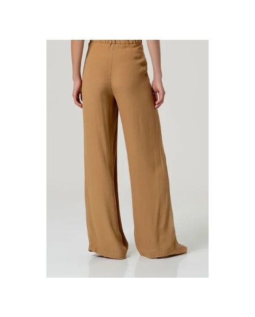 PANTALON RECTO PINZAS CON BOLSILLOS 2