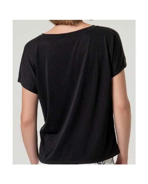 CAMISETA BASICA SUELTA ESCOTE EN V