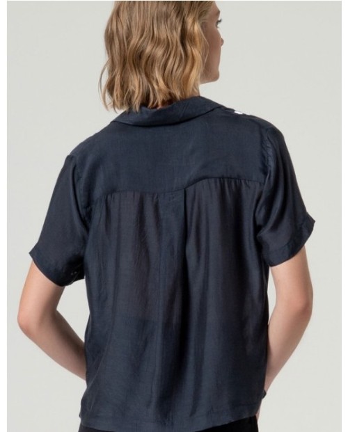 CAMISA DE MANGA CORTA CON BORDADO ARTESANAL, LOOK ELEGANTE Y CÓMODO