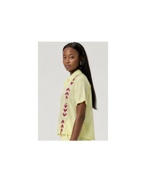 CAMISA DE MANGA CORTA CON BORDADO ARTESANAL, LOOK ELEGANTE Y CÓMODO