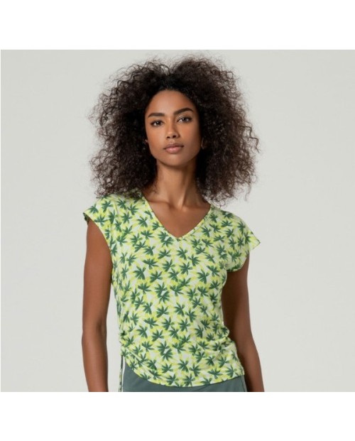 CAMISETA DE TIRANTES CON ESCOTE DE PICO DE CORTE ENTALLADO