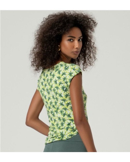 CAMISETA DE TIRANTES CON ESCOTE DE PICO DE CORTE ENTALLADO