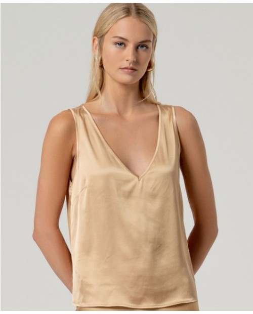 TOP SATINADO ELEGANTE DE CUELLO DE PICO