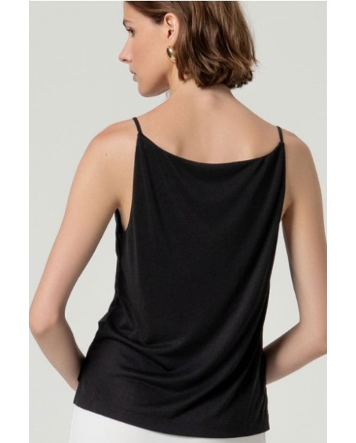 TOP MUJER BÁSICO ESCOTE PICO