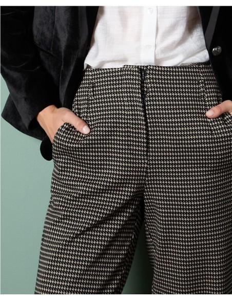 PANTALON RECTO SURKANA ESTAMPADO EN PATA DE GALLO