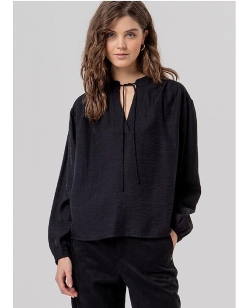 BLUSA AMPLIA SURKANA CON ESCOTE DE PICO