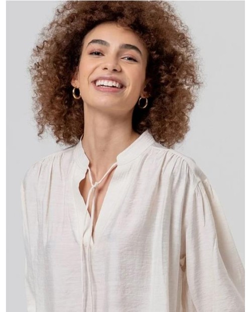 BLUSA AMPLIA SURKANA CON ESCOTE DE PICO 2