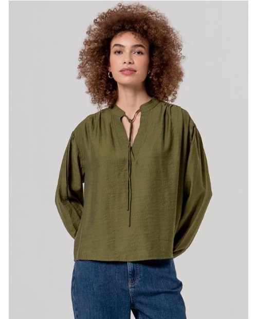 BLUSA AMPLIA SURKANA CON ESCOTE DE PICO