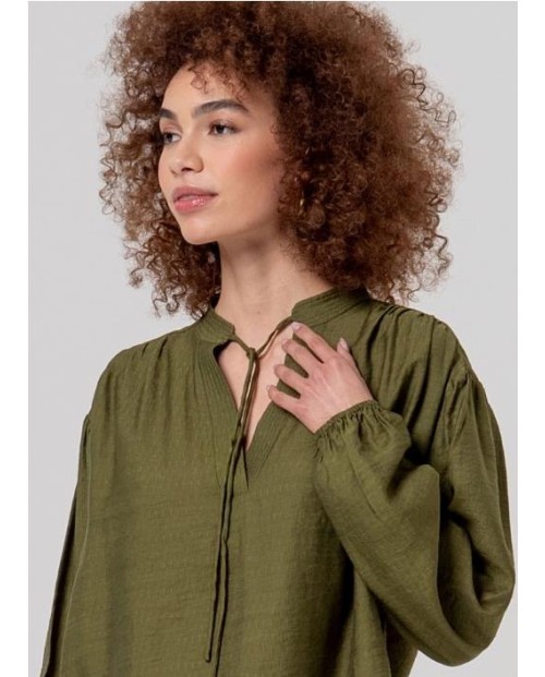 BLUSA AMPLIA SURKANA CON ESCOTE DE PICO