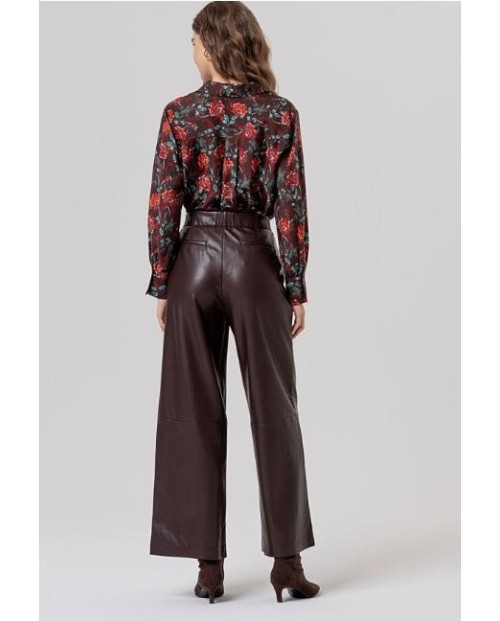 PANTALÓN ANCHO SURKANA DE EFECTO PIEL