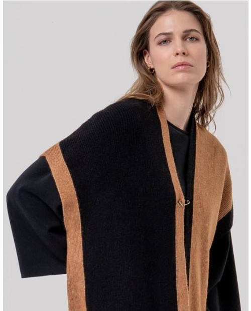 PONCHO SURKANA DE PUNTO EN BLOQUES DE COLOR 2