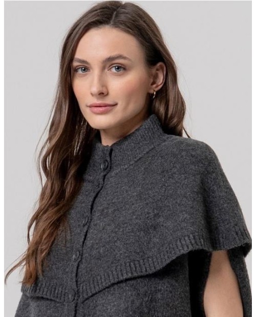 CAPA SURKANA DE PUNTO CON CUELLO ALTO