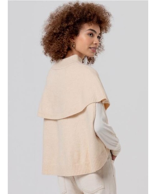 CAPA SURKANA DE PUNTO CON CUELLO ALTO